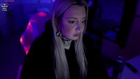 Chi online show from April 17, 2026, 9:07 pm