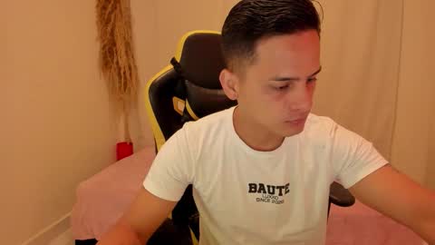 Snapshot of chicos_sexy chatting on January 15, 2026, 1:59 pm chicos_sexy online show from January 15, 2026, 1:59 pm