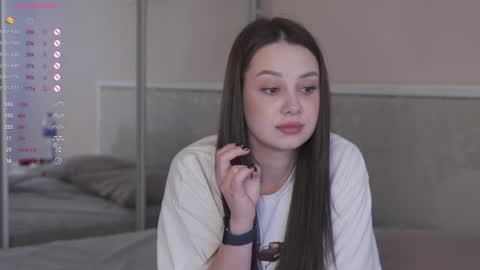 Snapshot of chillgirlll chatting on May 2, 2026, 4:39 am Nicole online show from May 2, 2026, 4:39 am