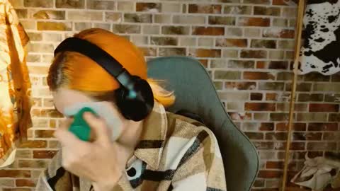 Bella online show from November 11, 2025, 9:09 am