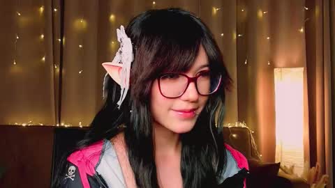 Leyna online show from January 15, 2026, 6:55 pm