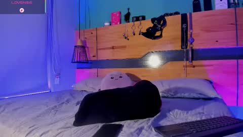 Chloeallennn  online show from March 14, 2026, 12:10 pm