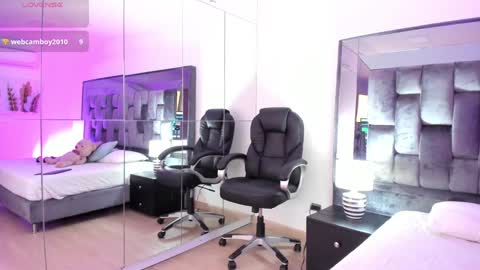 Chloe online show from February 5, 2025, 8:04 pm