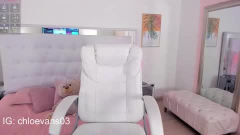 Chloe online show from September 14, 2025, 11:53 am