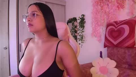 Snapshot of chloe__moon_ chatting on June 19, 2026, 4:17 am chloe__moon_ online show from June 19, 2026, 4:17 am