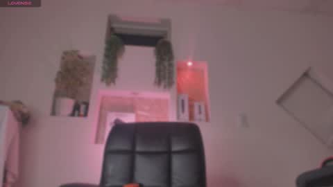 chloe_cooperr online show from September 23, 2025, 2:36 am