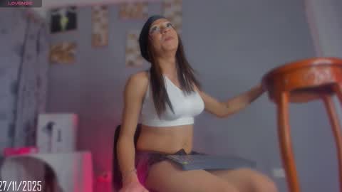 chloe_cooperr online show from November 28, 2025, 3:31 am