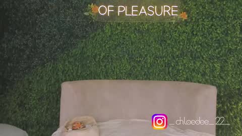 Chloe online show from September 29, 2025, 11:59 am