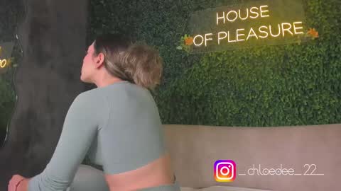 Chloe online show from October 11, 2025, 12:36 pm