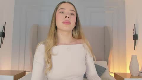 Chloe online show from April 19, 2026, 2:38 pm