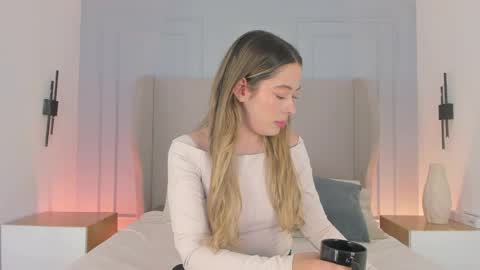 Chloe online show from June 9, 2026, 7:03 pm