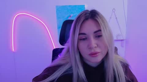 Chloe online show from November 20, 2025, 7:30 am