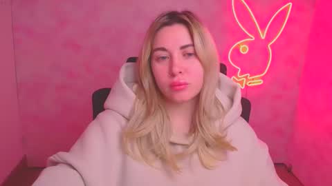 Chloe online show from November 29, 2025, 6:49 am