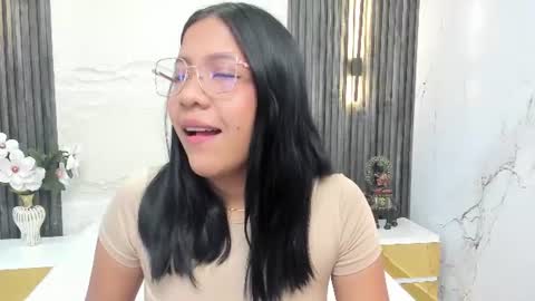 Snapshot of chloe_dreams4u chatting on July 8, 2026, 11:15 am CHLOE online show from July 8, 2026, 11:15 am