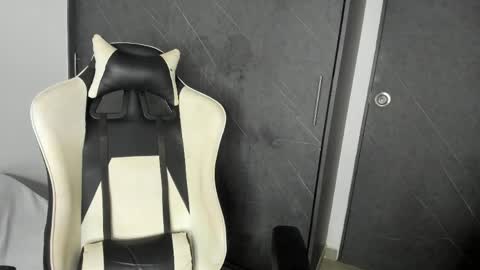 chloe online show from April 2, 2026, 12:52 am