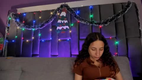 Isabella curly hair - Anastasia short hair  online show from December 26, 2024, 10:09 pm