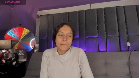 Isabella curly hair - Anastasia short hair  online show from January 11, 2025, 11:56 pm