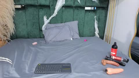 Chloe online show from October 25, 2025, 6:57 pm