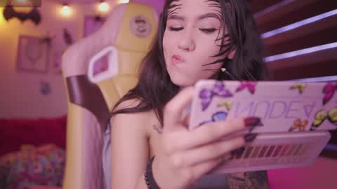 CLOE  online show from October 28, 2025, 10:12 pm