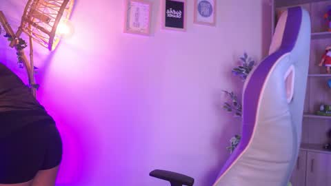 CLOE  online show from February 2, 2026, 5:33 pm