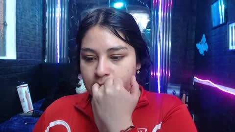 chloe_smith5 online show from June 16, 2026, 1:14 pm