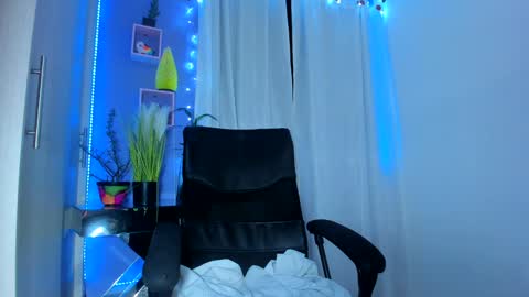 Snapshot of chloe_sweet7 chatting on December 19, 2024, 5:29 am Chloe Miller  online show from December 19, 2024, 5:29 am