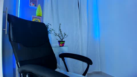 Snapshot of chloe_sweet7 chatting on December 25, 2024, 12:05 am Chloe Miller  online show from December 25, 2024, 12:05 am