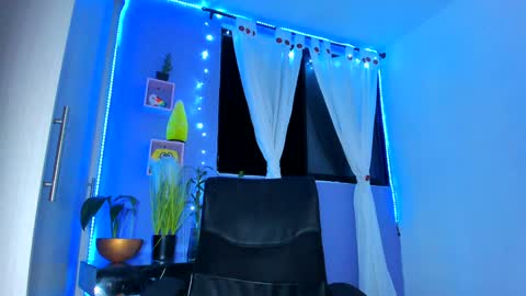 Snapshot of chloe_sweet7 chatting on December 28, 2024, 5:33 am Chloe Miller  online show from December 28, 2024, 5:33 am