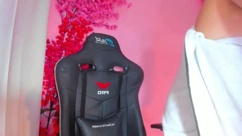 Chloe Miller  online show from December 22, 2025, 3:25 am