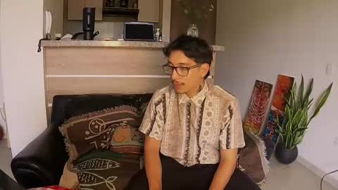 Chloe  Yan online show from November 28, 2025, 7:38 pm