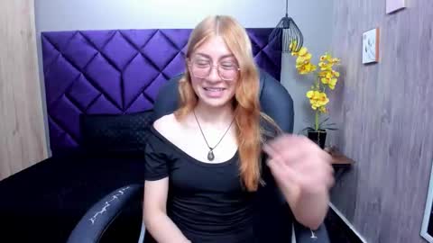 chloecampbell03 online show from October 20, 2025, 5:35 pm