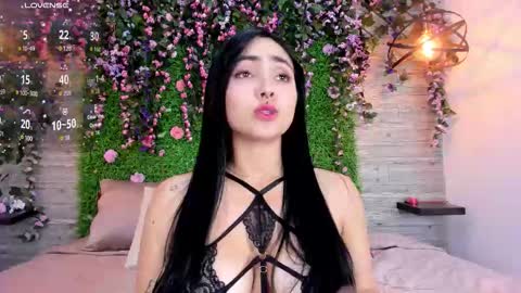 Chloe online show from December 23, 2025, 8:45 am