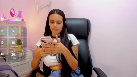 Snapshot of chloeharper_ chatting on October 3, 2025, 1:52 pm Chloe Harper online show from October 3, 2025, 1:52 pm