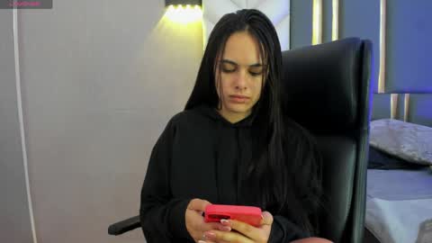  Chloe Harper  online show from April 21, 2026, 11:49 am