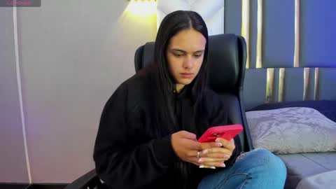  Chloe Harper  online show from April 24, 2026, 11:56 am