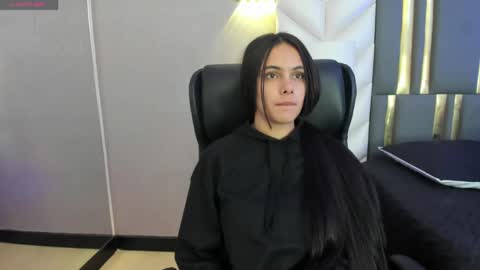  Chloe Harper  online show from April 28, 2026, 11:37 am