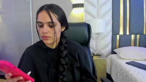 Snapshot of chloeharper_ chatting on May 13, 2026, 11:51 am Chloe Harper online show from May 13, 2026, 11:51 am