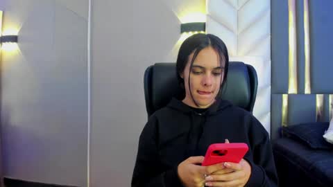 Snapshot of chloeharper_ chatting on May 14, 2026, 11:50 am Chloe Harper online show from May 14, 2026, 11:50 am