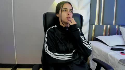 Snapshot of chloeharper_ chatting on May 25, 2026, 11:49 am Chloe Harper online show from May 25, 2026, 11:49 am