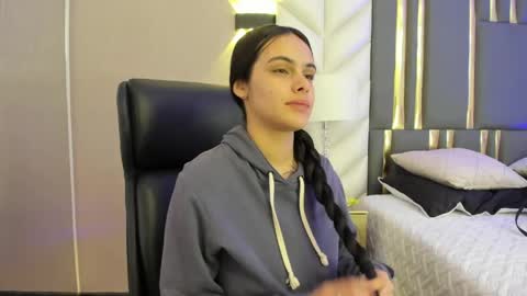 Snapshot of chloeharper_ chatting on June 8, 2026, 11:43 am Chloe Harper online show from June 8, 2026, 11:43 am