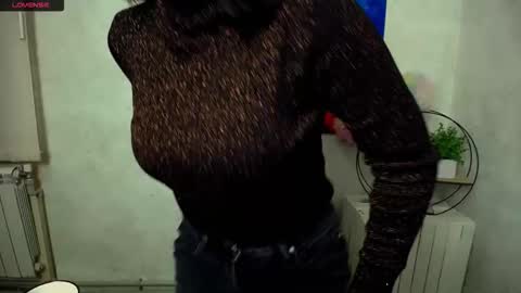 Chloe online show from November 8, 2025, 4:45 am