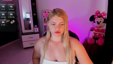 Snapshot of chloejones__ chatting on March 7, 2025, 8:55 pm Chloee online show from March 7, 2025, 8:55 pm