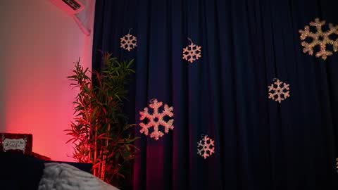 chloemin_ online show from December 23, 2025, 7:39 am