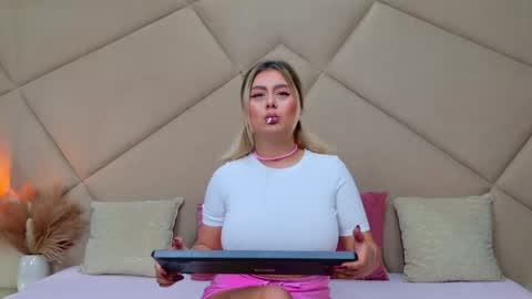 Snapshot of chloevee chatting on October 29, 2025, 6:26 am Chloe Vee online show from October 29, 2025, 6:26 am