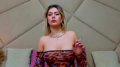 Snapshot of chloevee chatting on December 22, 2025, 5:48 am Chloe Vee online show from December 22, 2025, 5:48 am