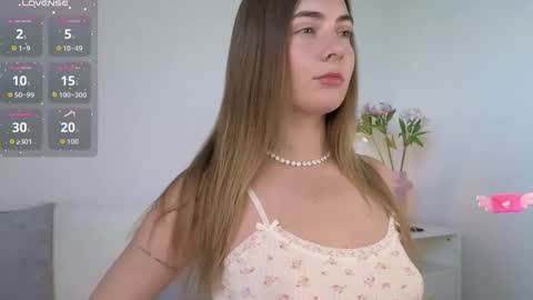 chloi_hes online show from September 18, 2025, 11:01 am