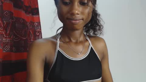 Snapshot of choco_petitqueen chatting on December 6, 2024, 11:44 am choco_petitqueen online show from December 6, 2024, 11:44 am