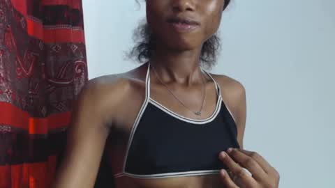 Snapshot of choco_petitqueen chatting on December 7, 2024, 1:07 pm choco_petitqueen online show from December 7, 2024, 1:07 pm