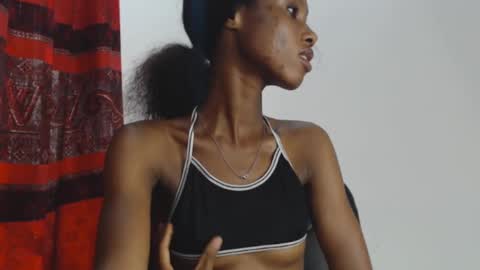 Snapshot of choco_petitqueen chatting on December 8, 2024, 9:46 am choco_petitqueen online show from December 8, 2024, 9:46 am