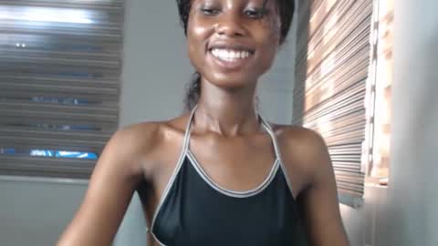 choco_petitqueen online show from December 14, 2025, 2:33 pm